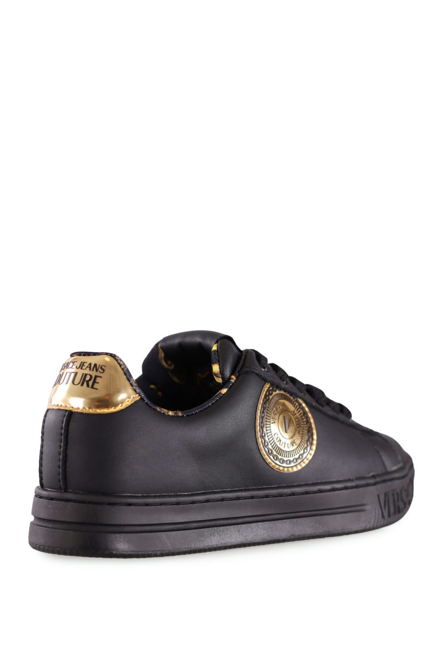 Zapatillas negras con logo dorado - IMG 8204 copia