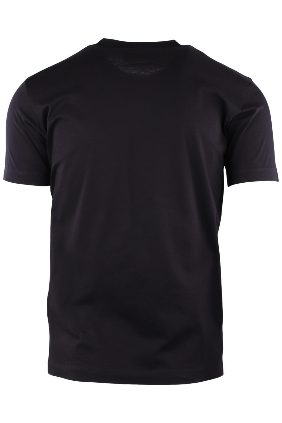 Schwarzes T-Shirt mit weißem kalligrafischem Logo - de0f0aa62a42ef7db43014e54c990424a309eb12