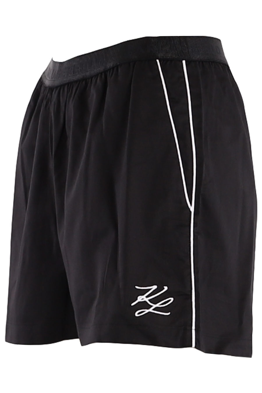 Conjunto pijama con pantalones cortos de color negro - 8769eb2ee033cce1bd767721801e30fcb87ca8bc
