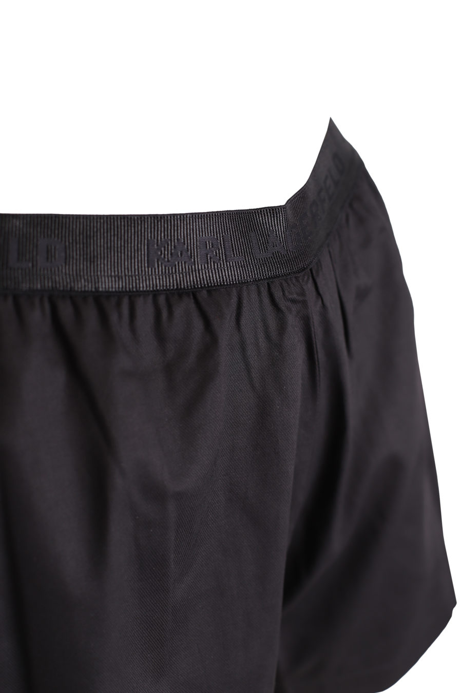 Conjunto pijama con pantalones cortos de color negro - f52c40e23b6bbb24499a1f3cc8288e9bcb15e3f5