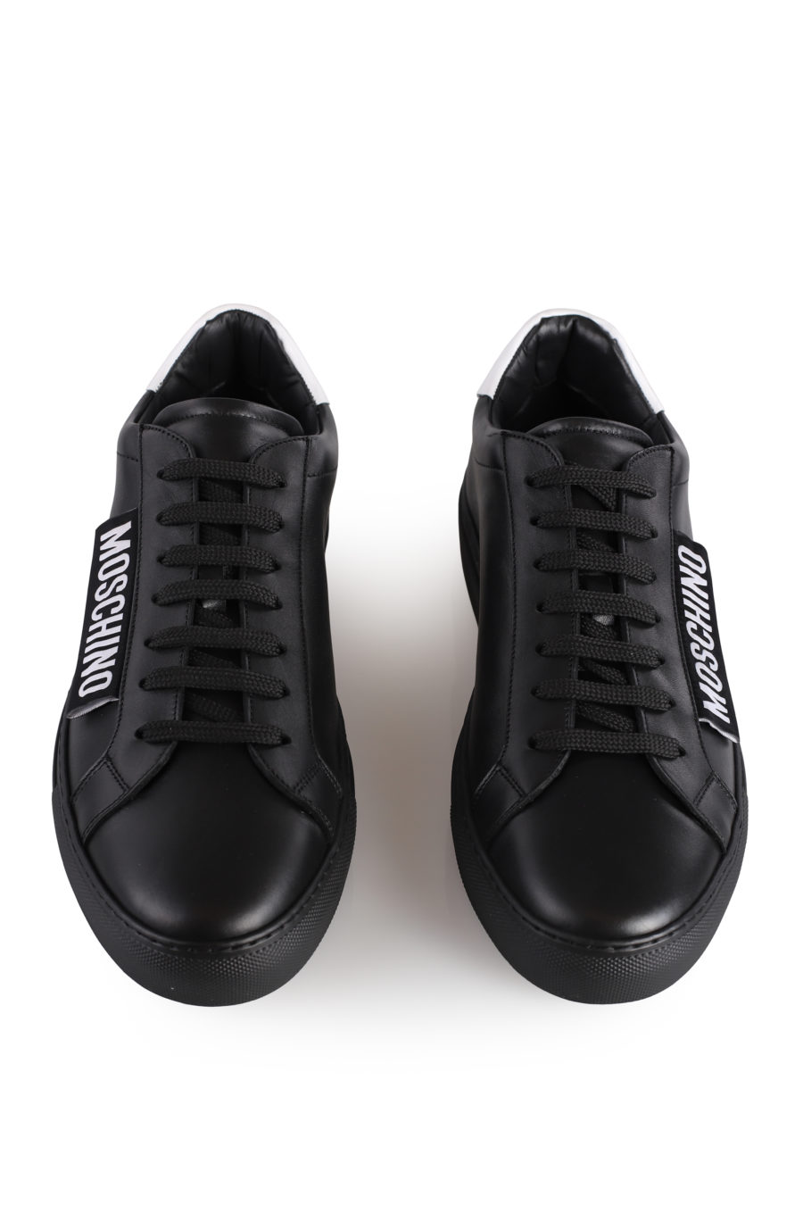 Zapatillas negras con logotipo blanco - IMG 1033