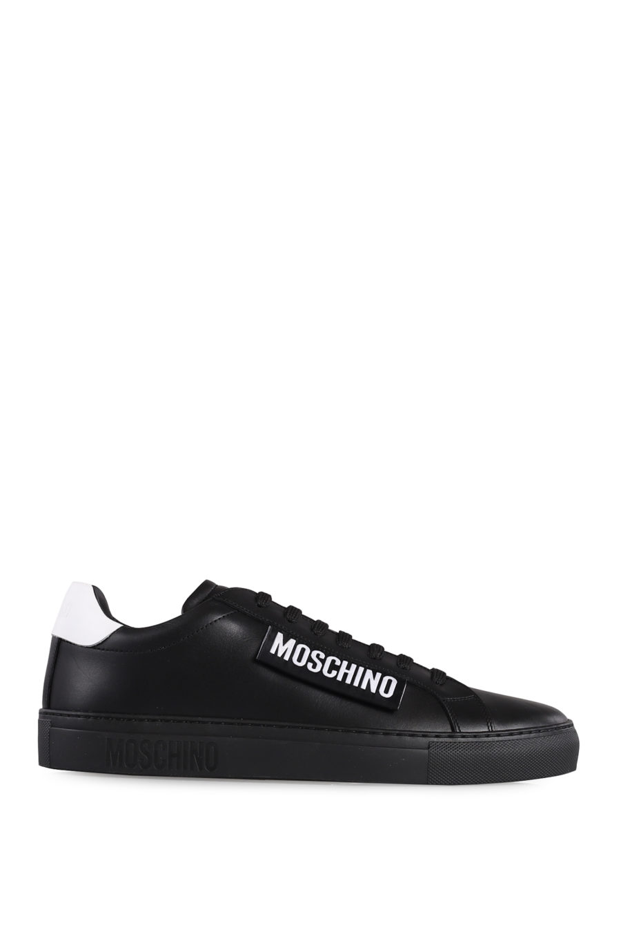 Zapatillas negras con logotipo blanco - IMG 1049