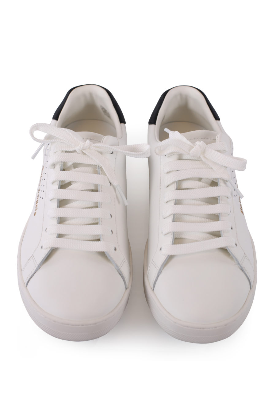 White trainers with gold logo - IMG 9009