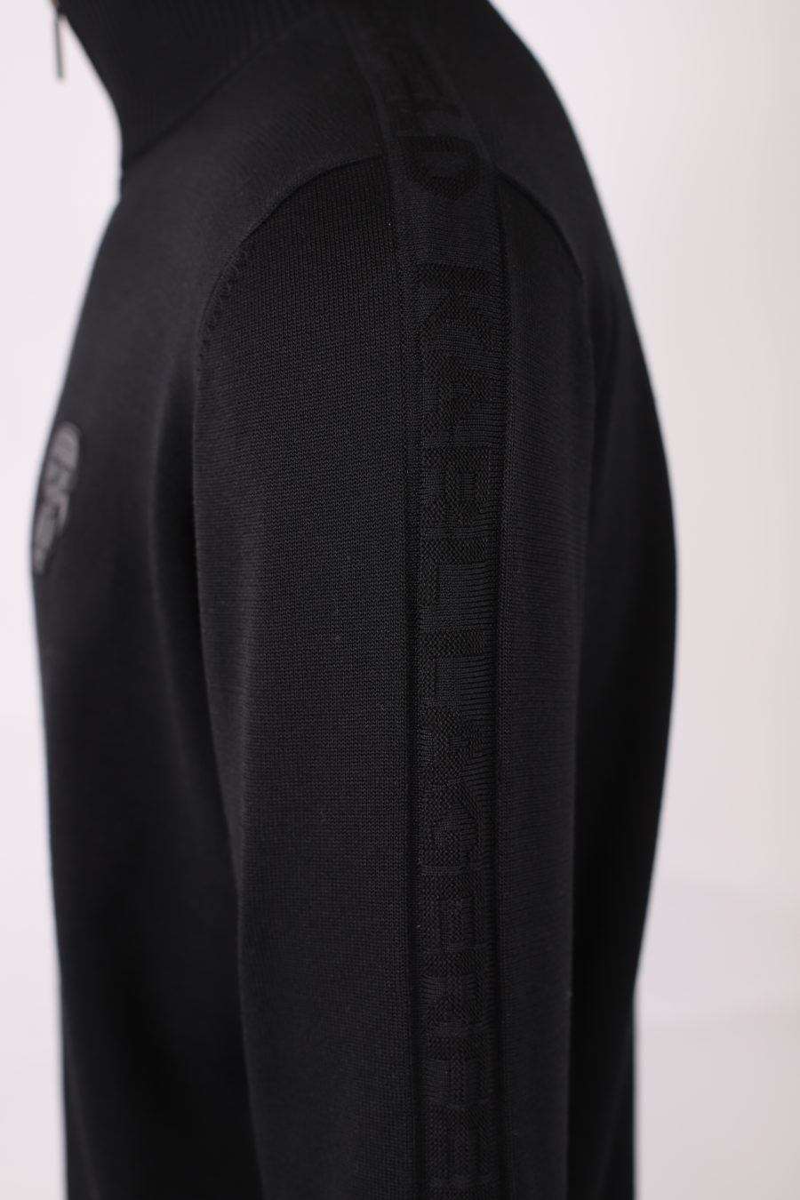 Jersey negro con cremallera y logo engomado de "Karl" - IMG 9162