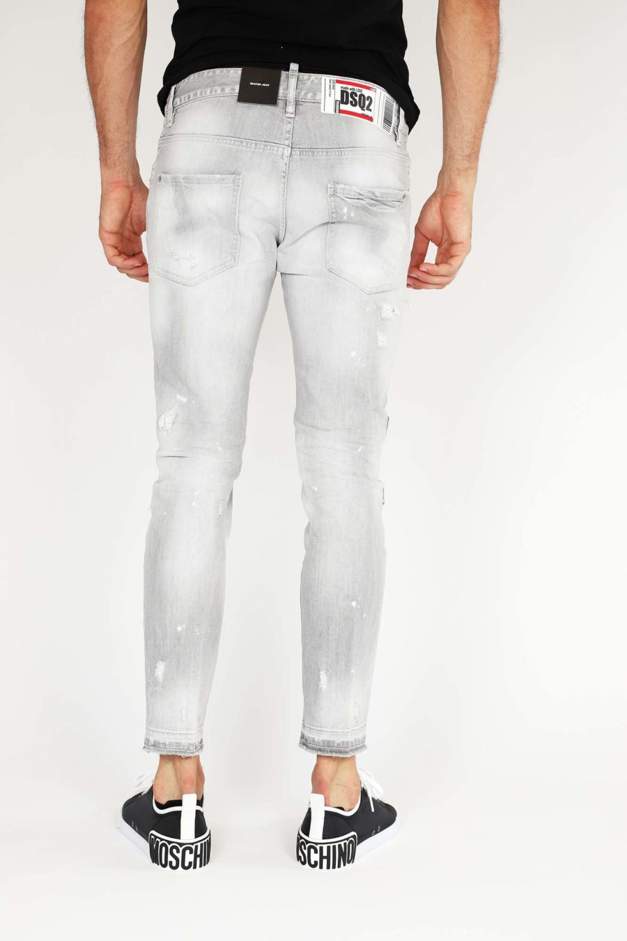 Pantalón vaquero "Skater" gris claro con parches - IMG 9855