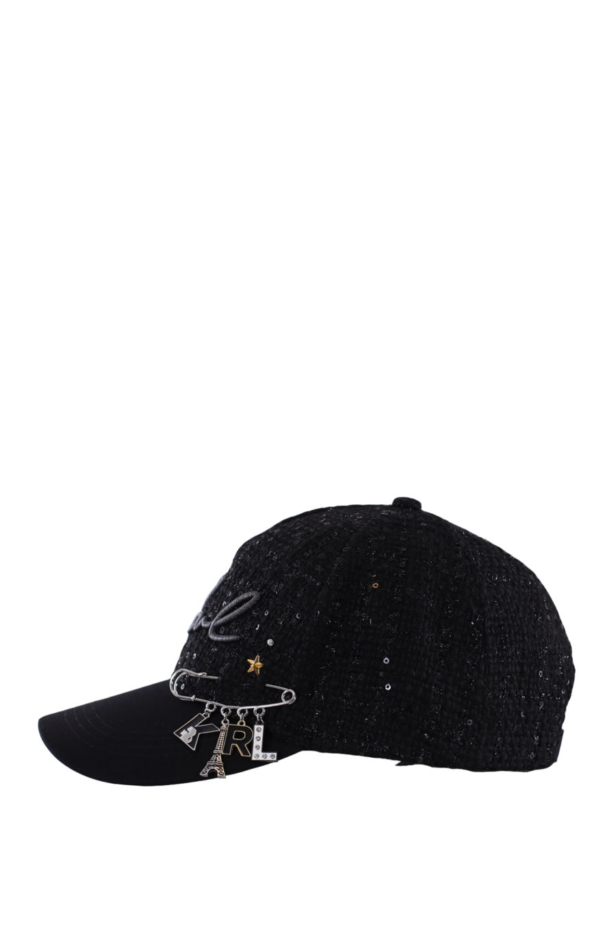 Gorra negra con pin de la marca - IMG 0207