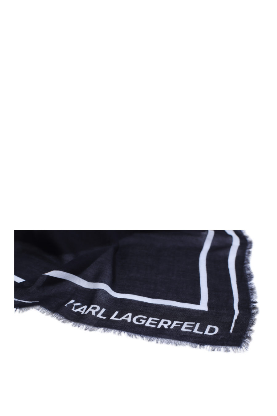 Bufanda negra con logo blanco grande - IMG 9139