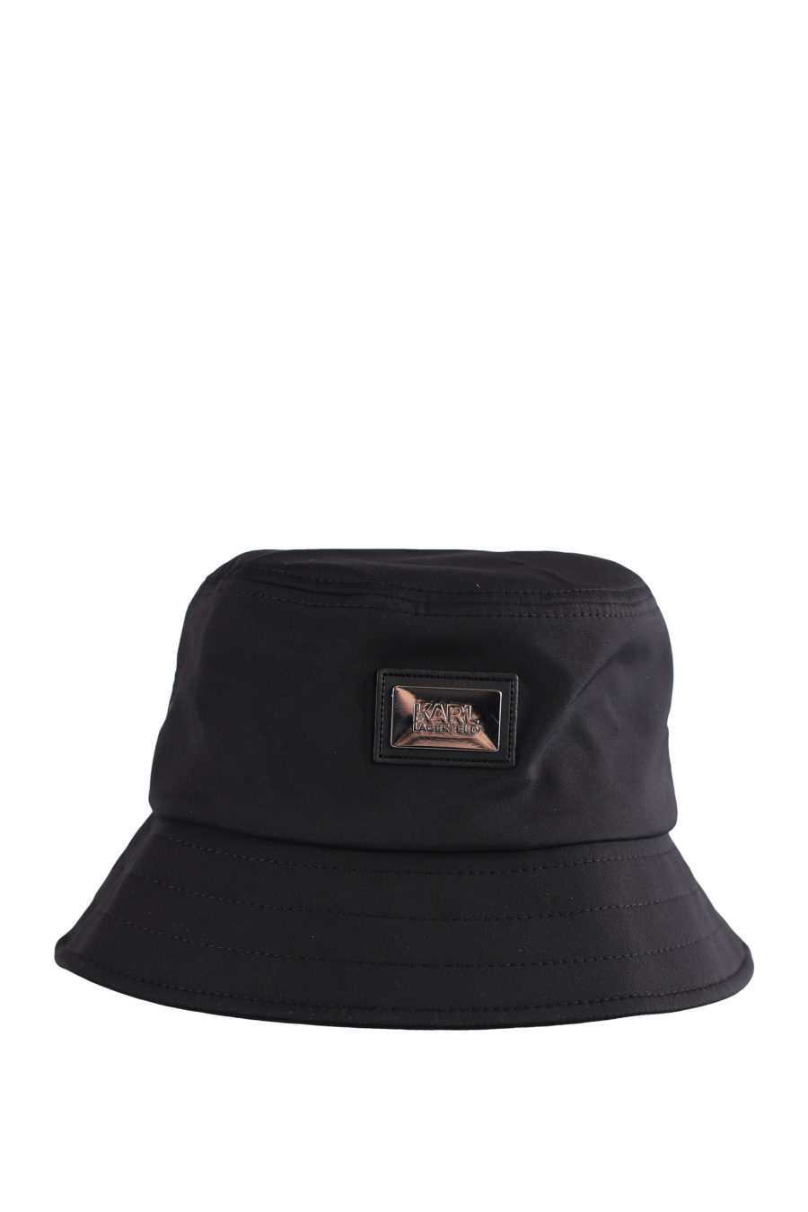 Sombrero de pescador negro con logotipo en placa plateada - IMG 9606