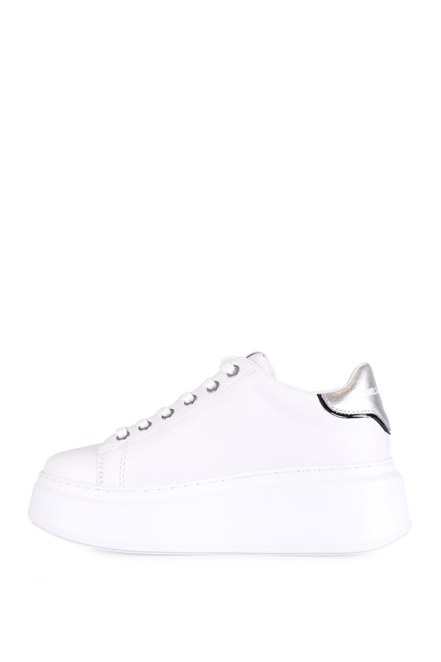 Zapatillas blancas con suela alta y logo de la marca - IMG 0725