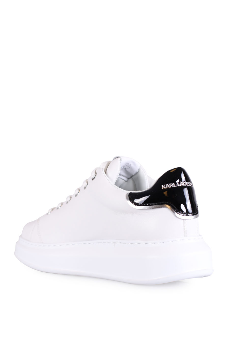 Zapatillas blancas con logotipo "Maison" plateado - IMG 0760