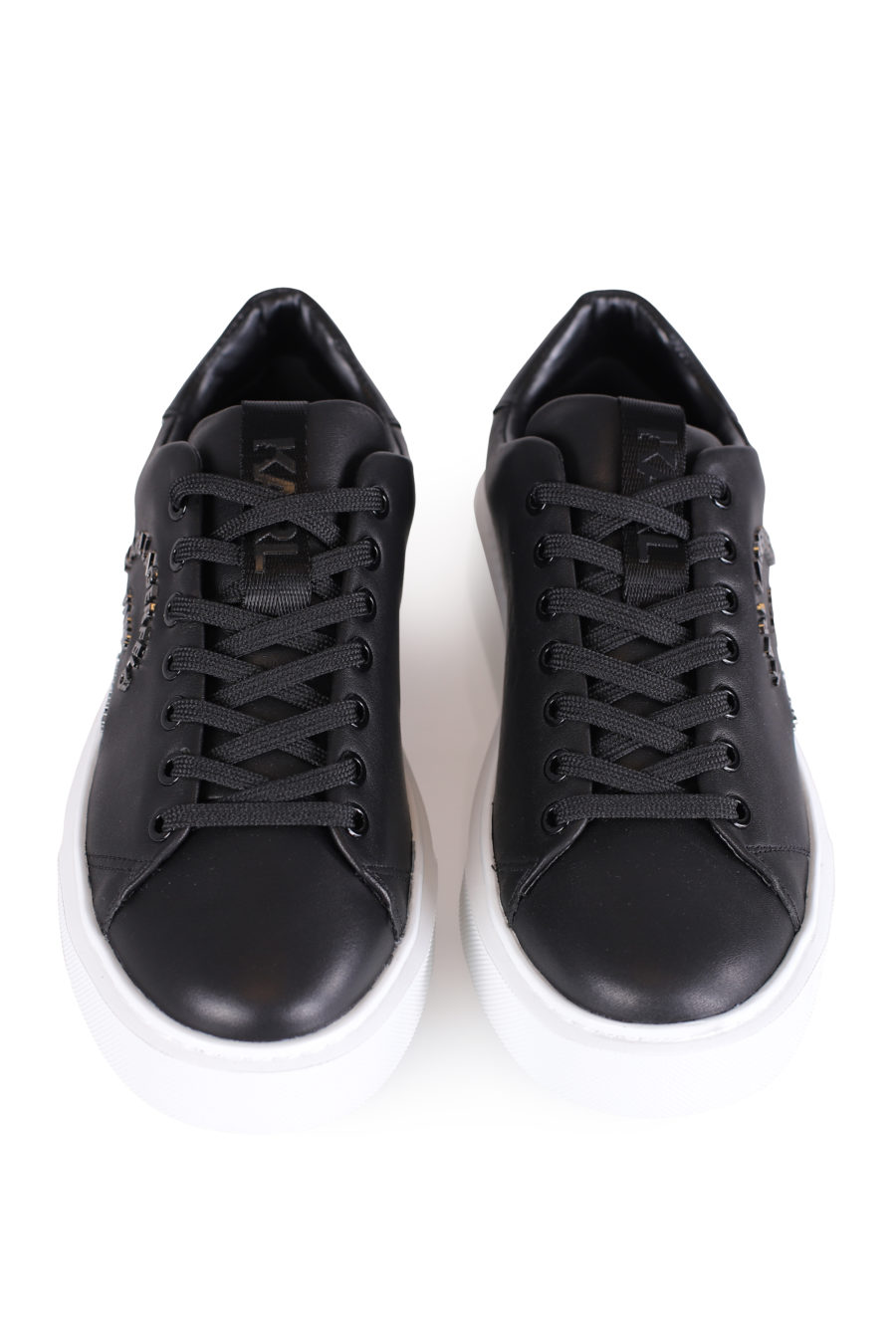 Zapatillas negras "Maxi Kup" con logo plateado - IMG 0789