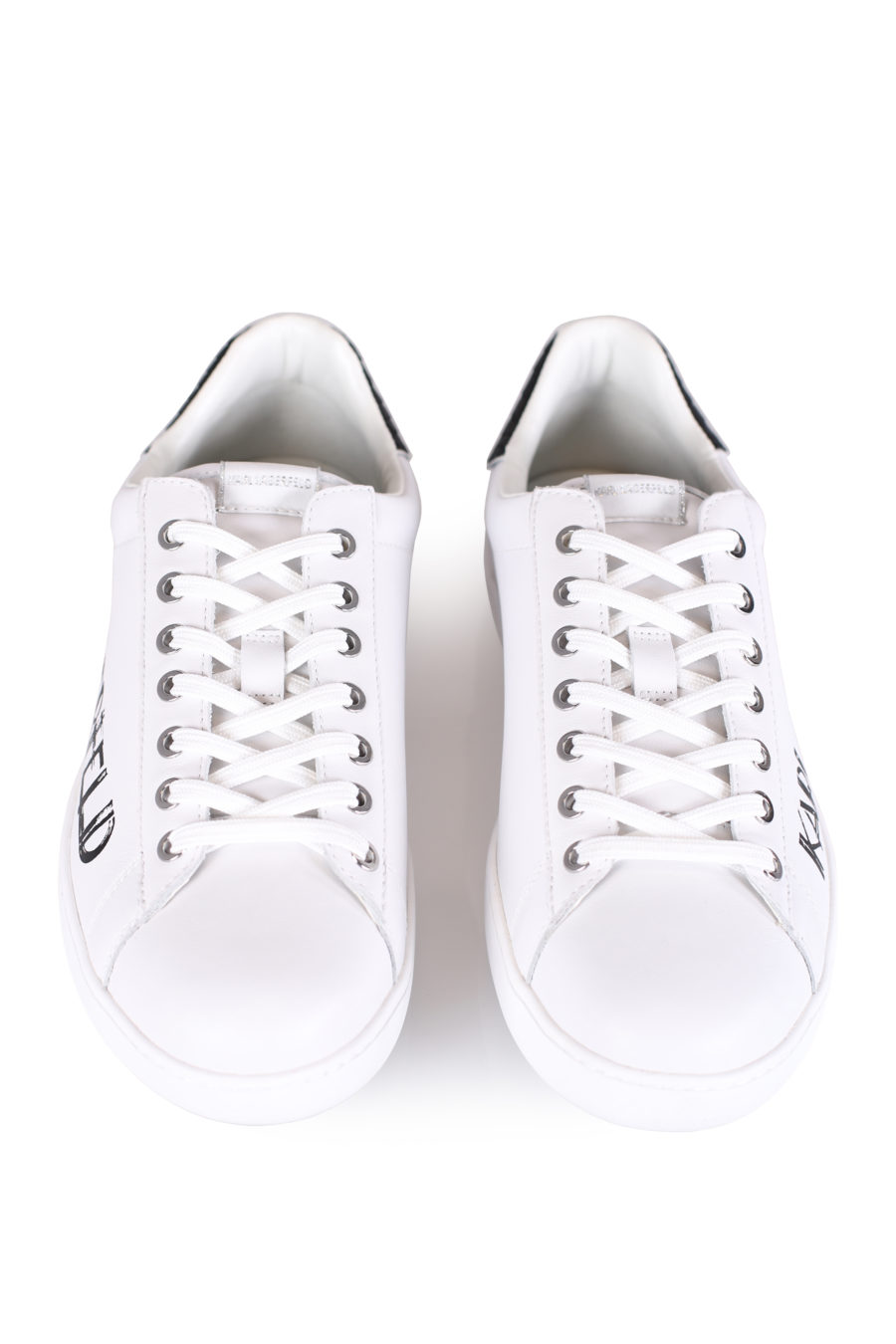 Zapatillas blancas con logotipo "Art" - IMG 0793