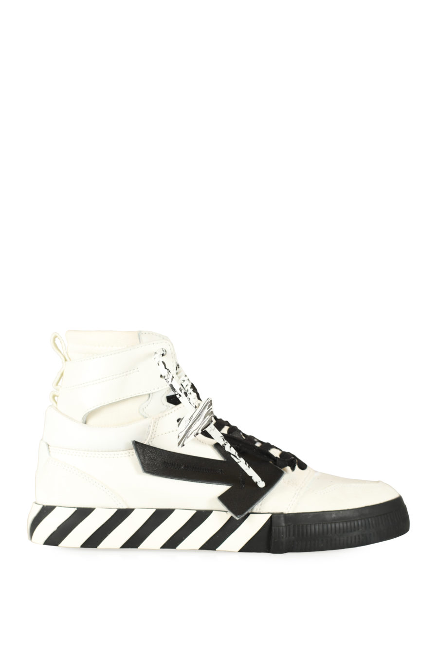 Zapatillas "Vulcanized High Top" blanco y negro - IMG 3481