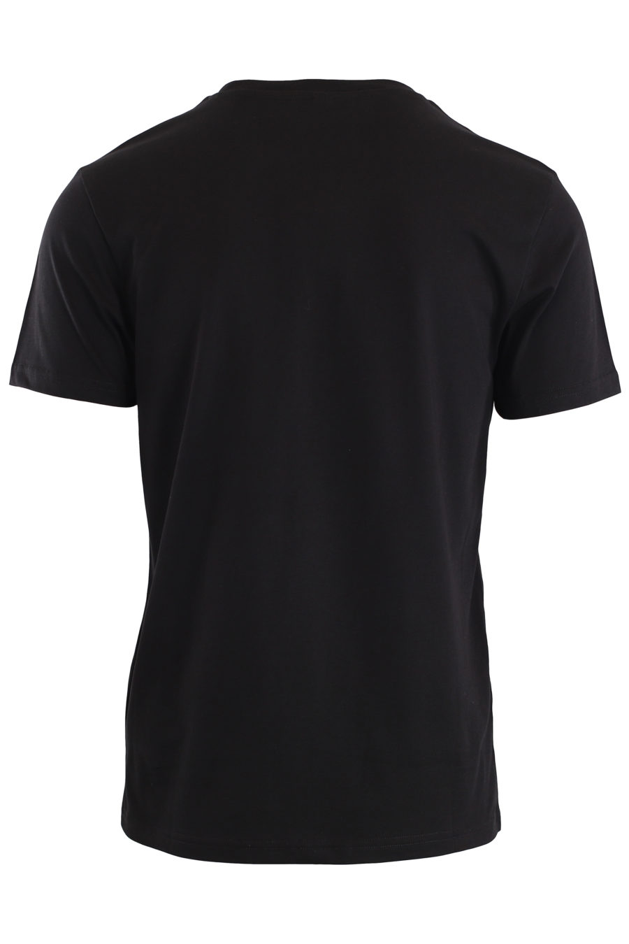Camiseta negra con logo playero multicolor - IMG 9475