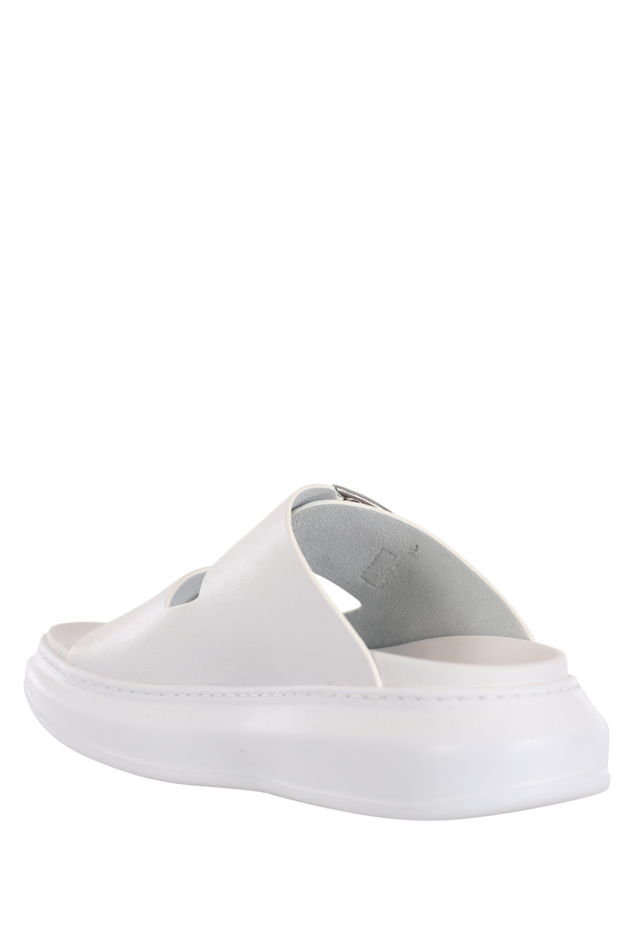 Sandalias blancas con hebillas y logo negro en el lateral - IMG 0033