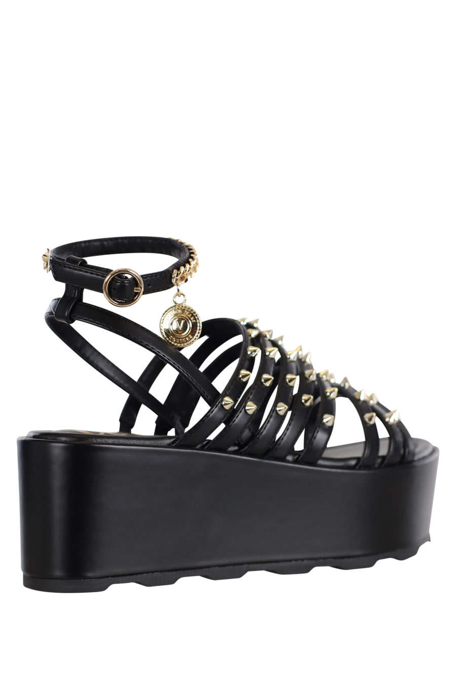 Sandalias negras con plataforma y detalles dorados - IMG 0185