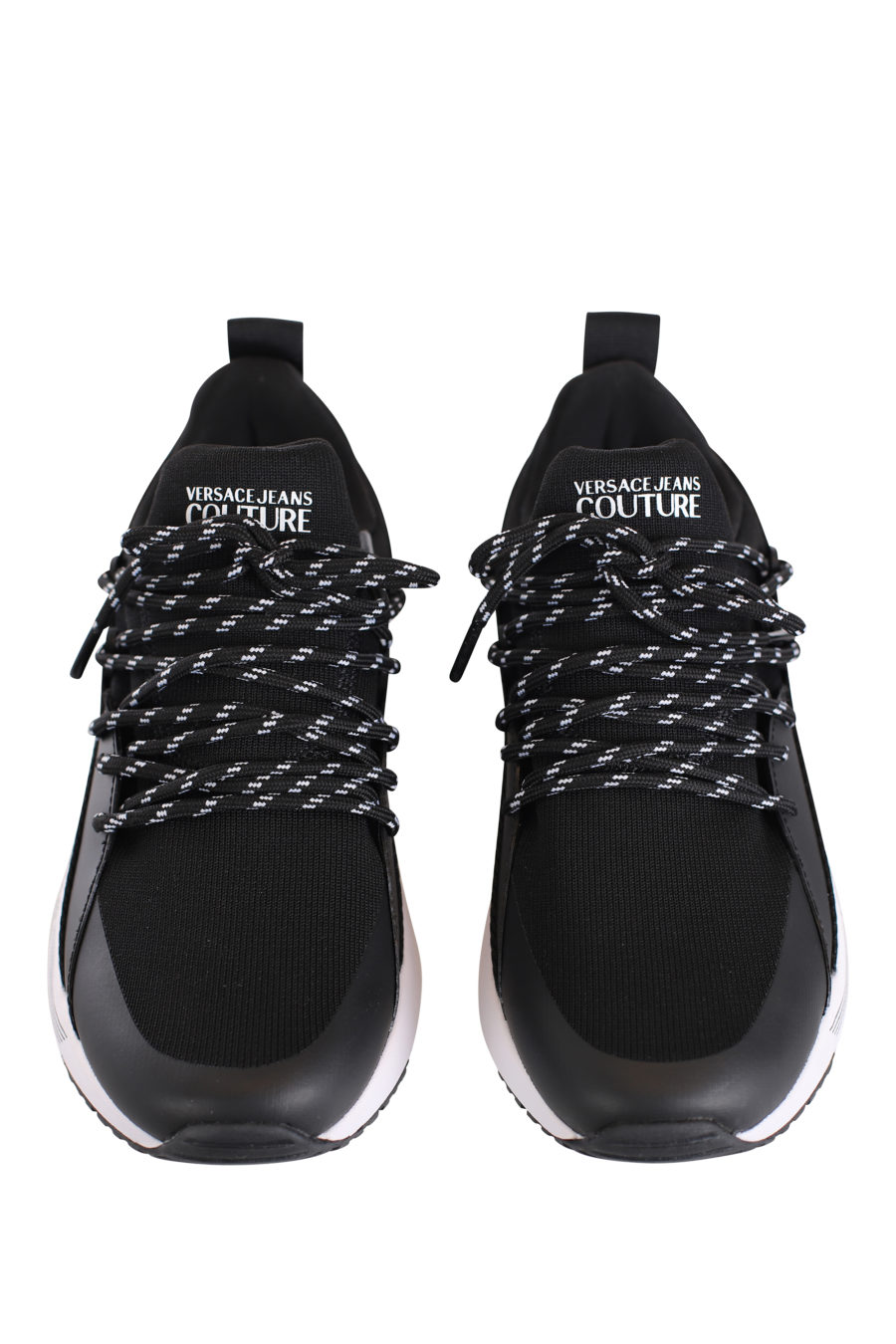 Zapatillas negras con cordones cruzados y logo en cinta - IMG 0233