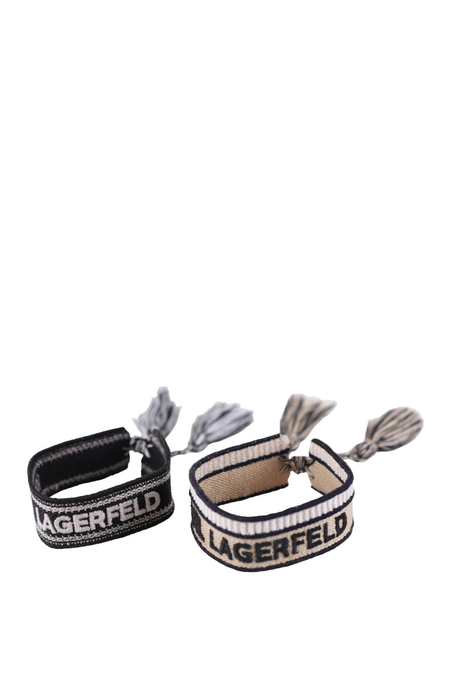 Conjunto de duas pulseiras em tecido preto e bege com logótipo - IMG 0304
