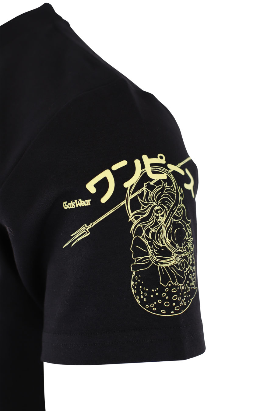 Schwarzes T-Shirt mit gelbem Anime-Aufdruck - IMG 1115
