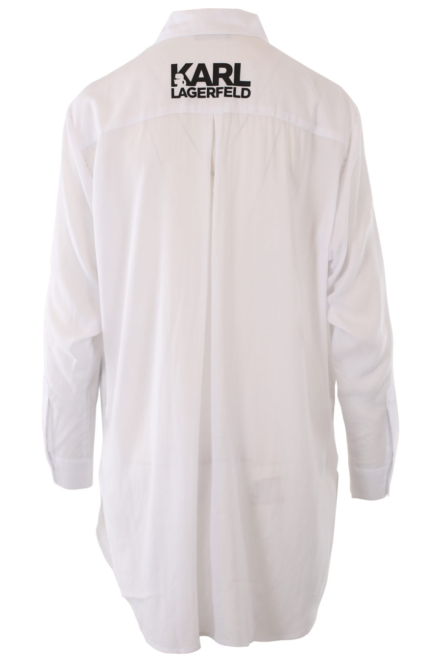 Camisa larga blanca con logo negro detrás - IMG 1261