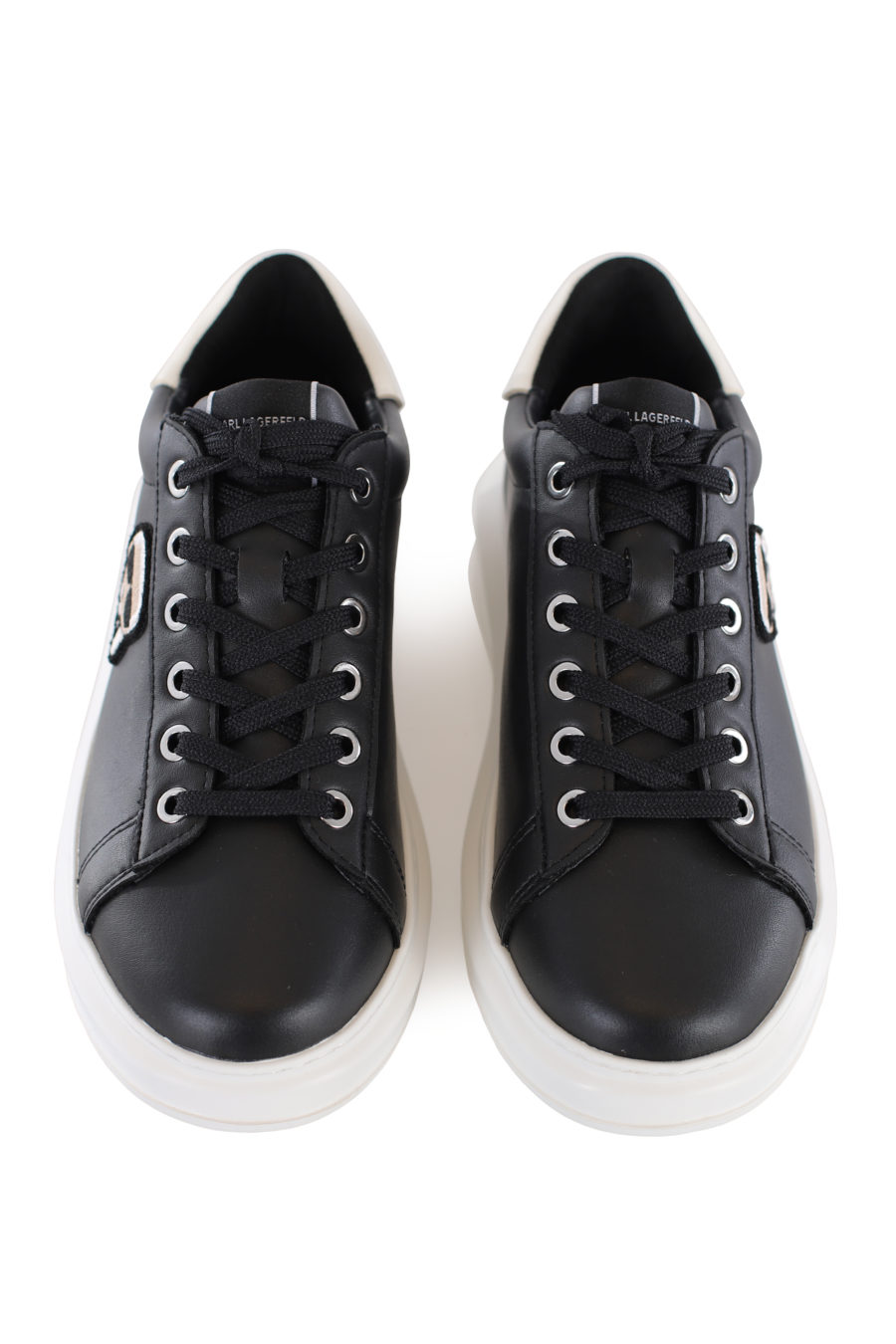 Zapatillas negras con plataforma blanca y logo en parche - IMG 1659 1