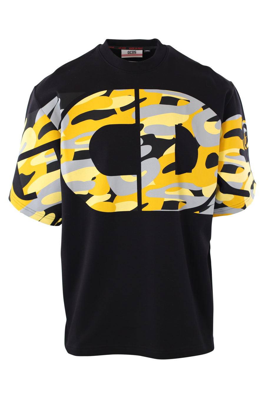 Camiseta negra con logo camuflado amarillo - IMG 2044