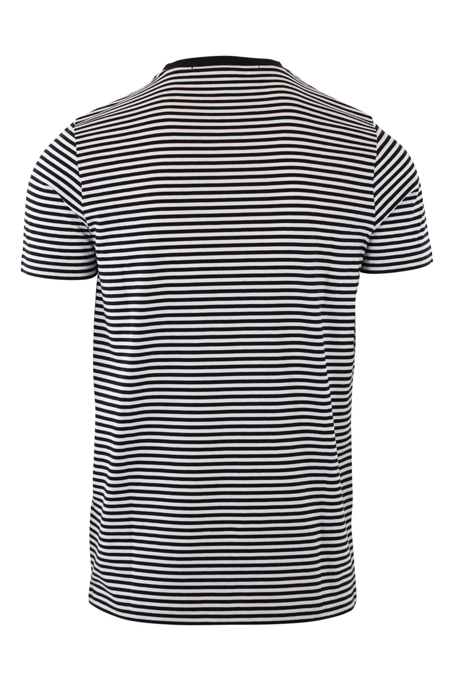 Camiseta de rayas blancas y negras con logo negro en goma - IMG 2095