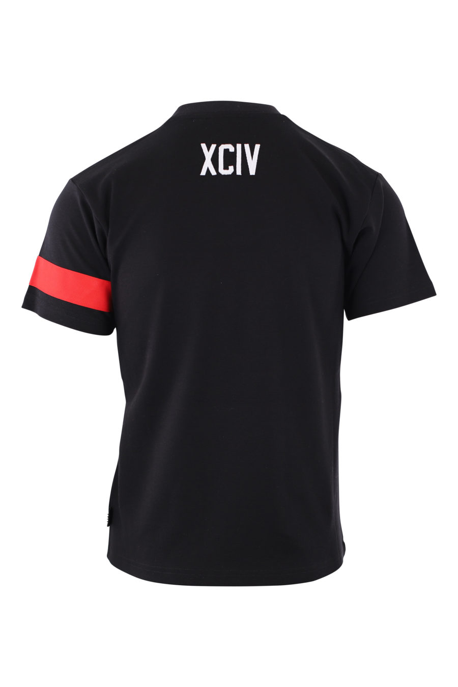 T-shirt preta com logótipo bordado a branco e pormenor vermelho nas mangas - IMG 2100