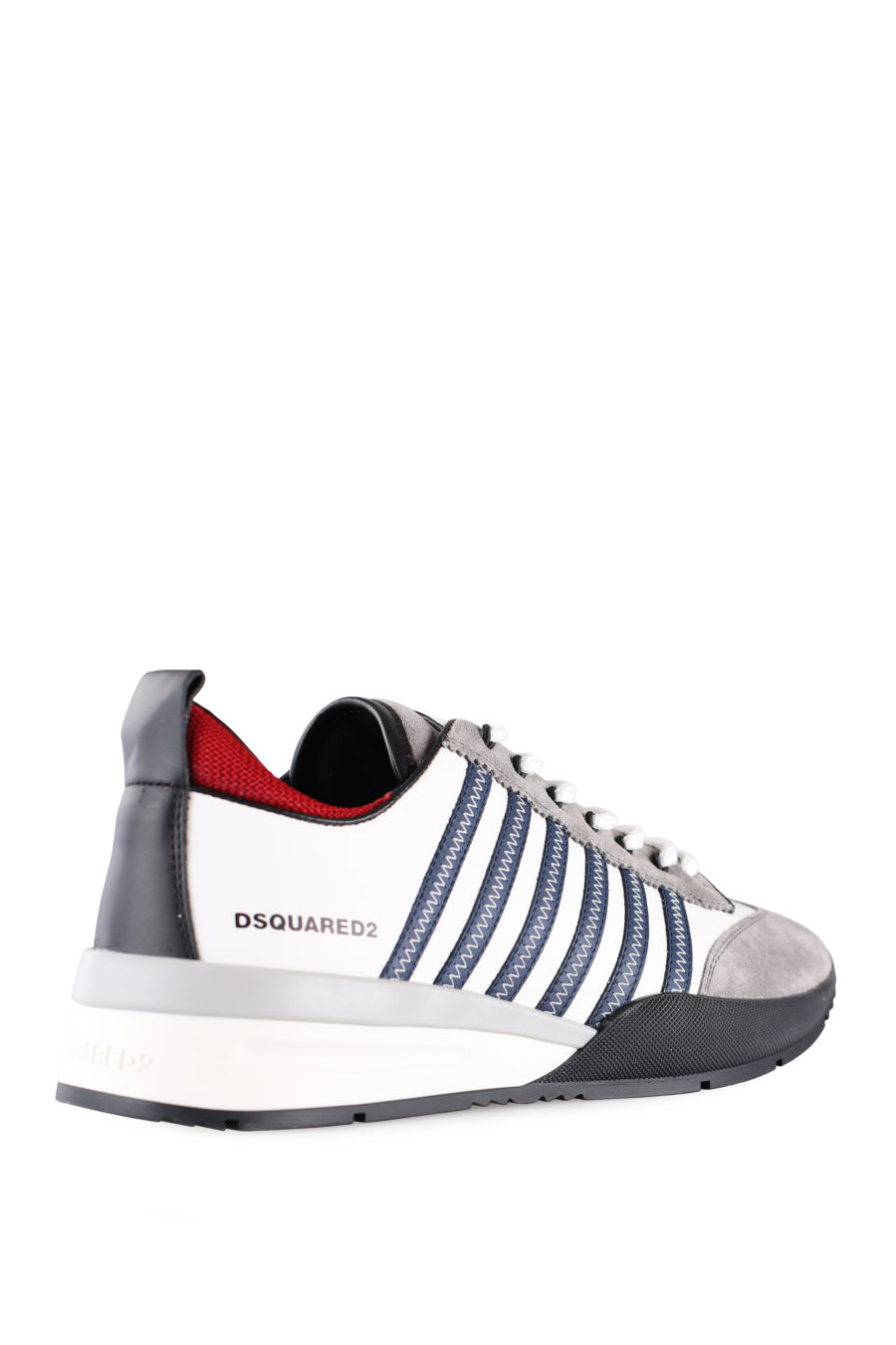 Weiße und graue Turnschuhe mit blauen Linien und roten Details - IMG 0010