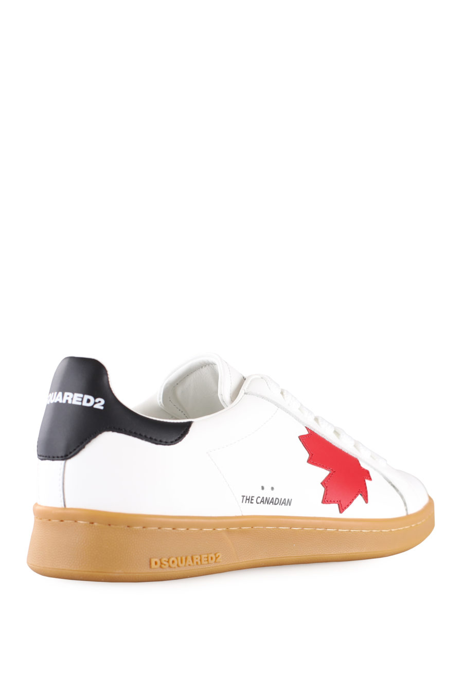 Zapatillas blancas con hoja roja y suela marrón - IMG 0024