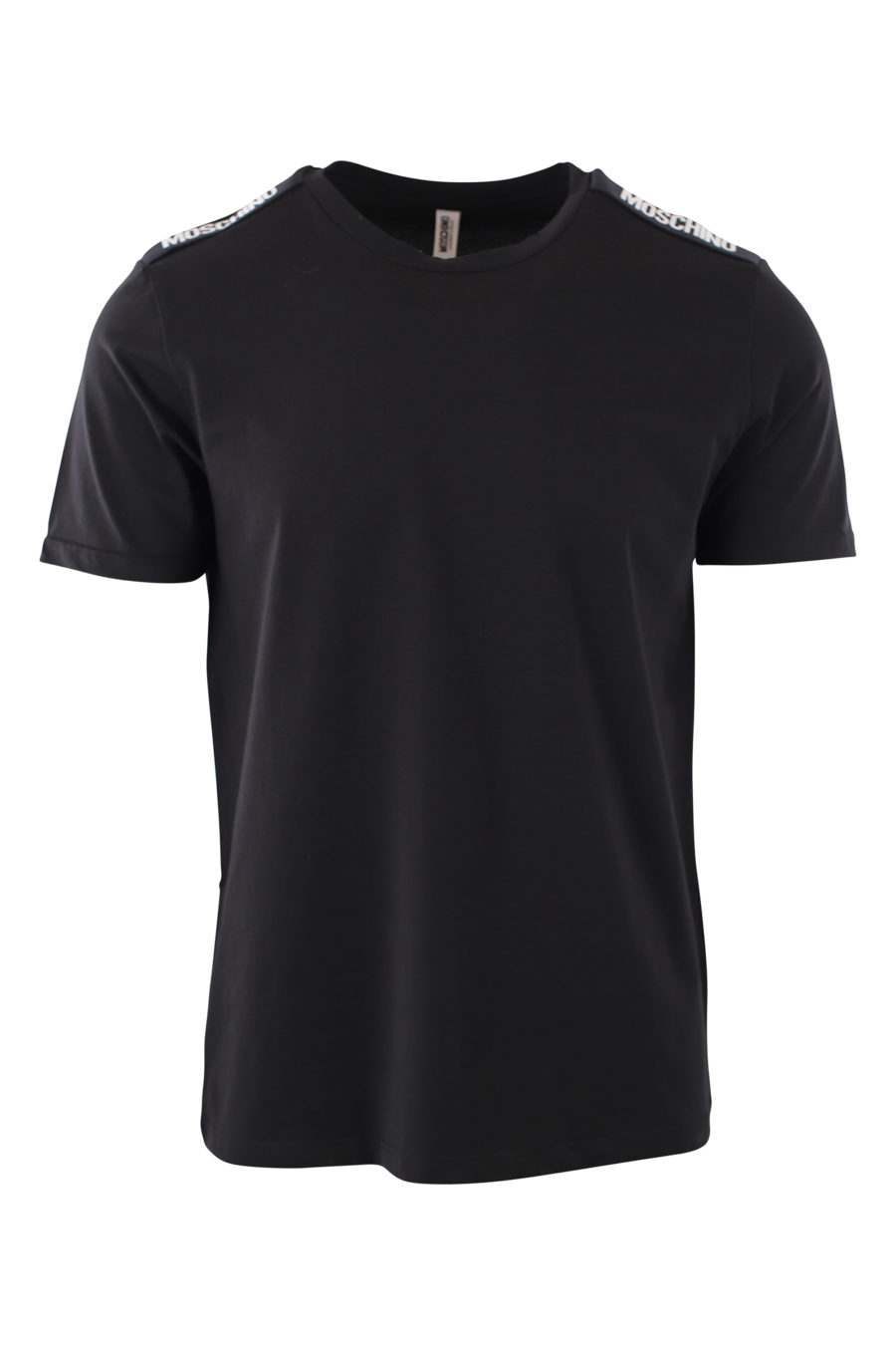 Camiseta negra con logo blanco en cinta en hombros - IMG 2433