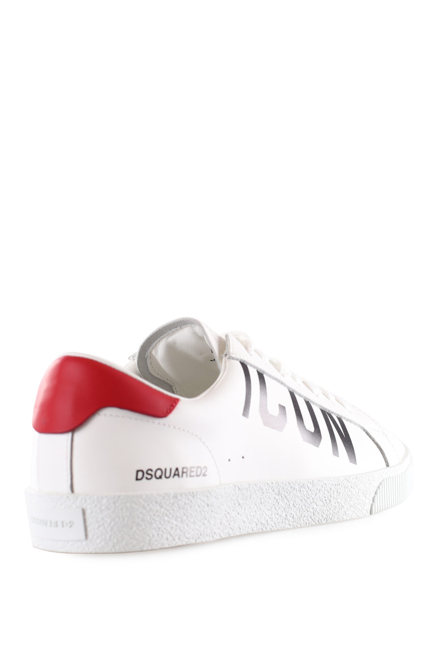 Baskets blanches avec logo "icon" en diagonale et détails rouges - IMG 9531