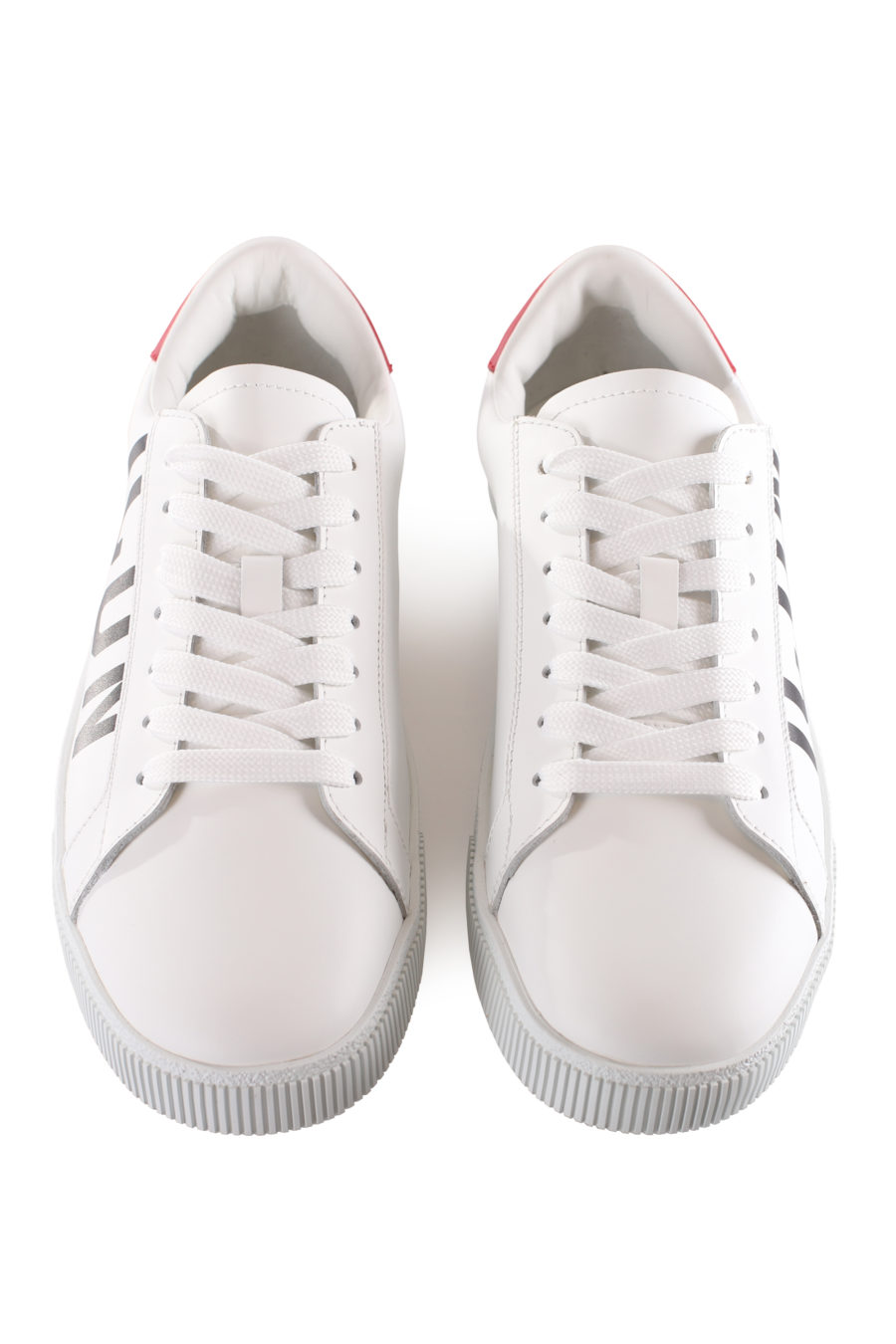 Zapatillas blancas con logo "icon" diagonal y detalle rojo - IMG 9537
