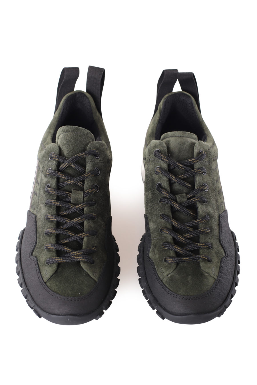 Zapatillas negras y verde militar de tela con logo en cinta - IMG 9544
