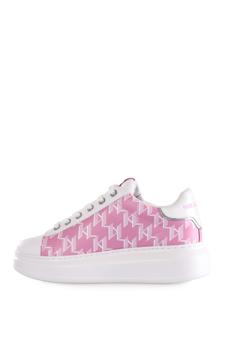 Zapatillas con monograma rosa y logo en goma - IMG 9573