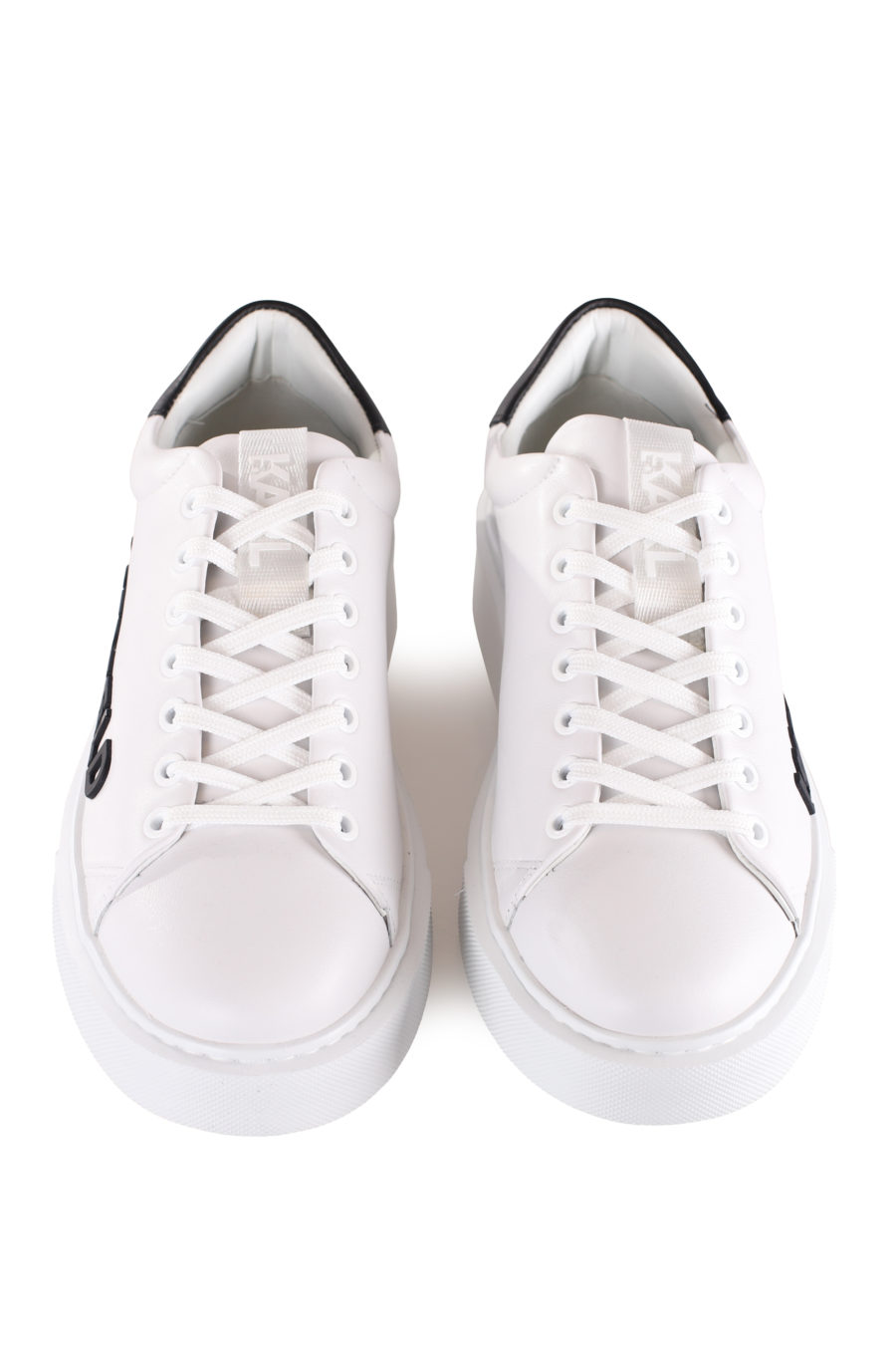 White trainers with maxi rubber logo - IMG 9591