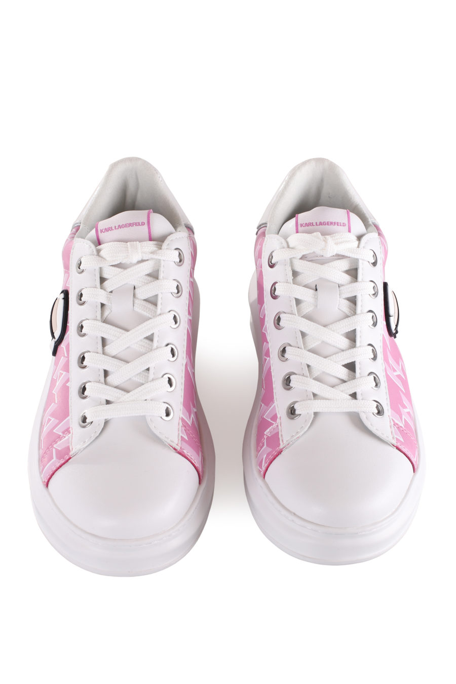 Zapatillas con monograma rosa y logo en goma - IMG 9595