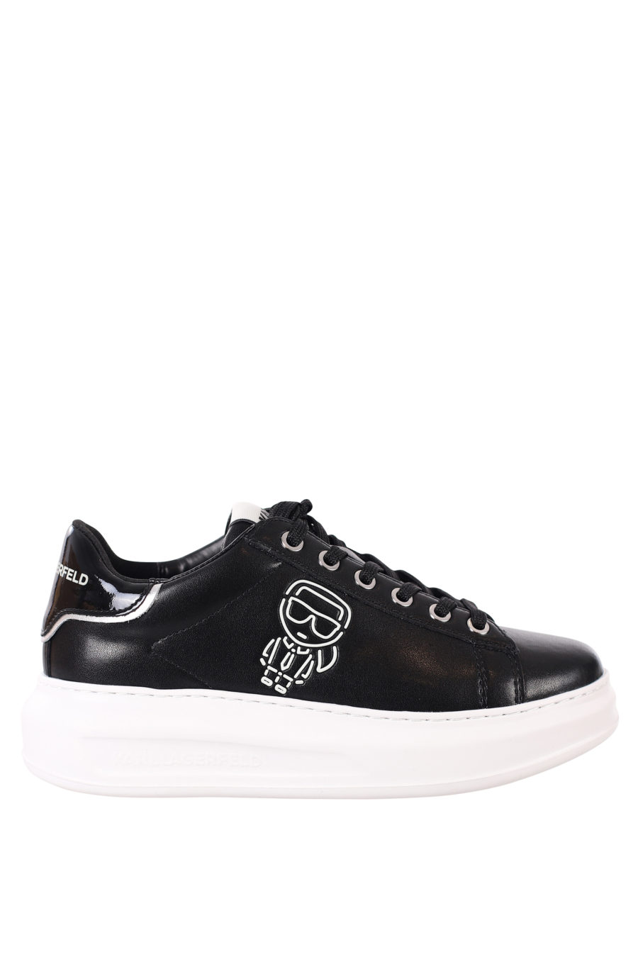 Zapatillas negras con logo en silueta blanco - IMG 0404