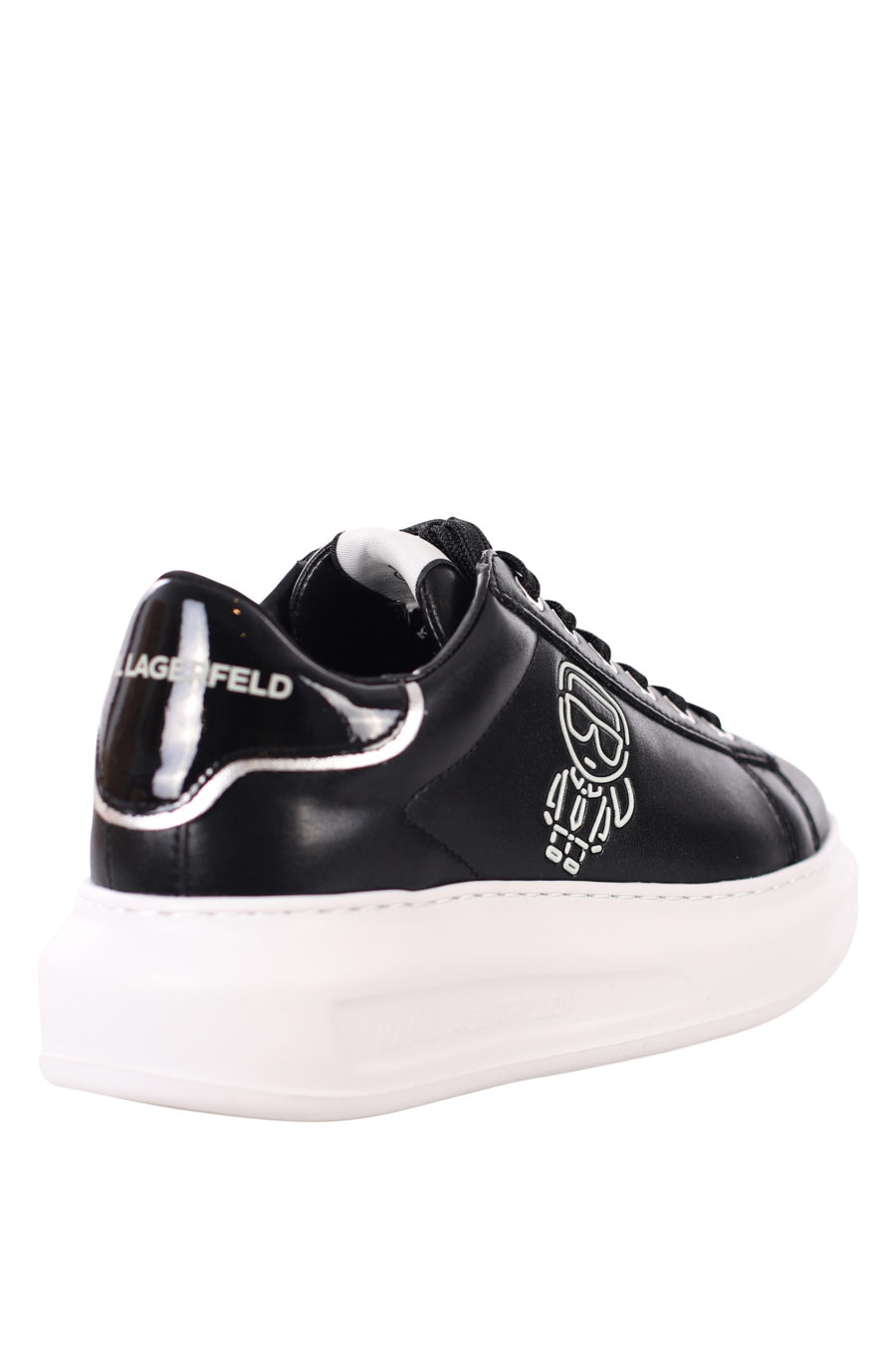 Zapatillas negras con logo en silueta blanco - IMG 0405