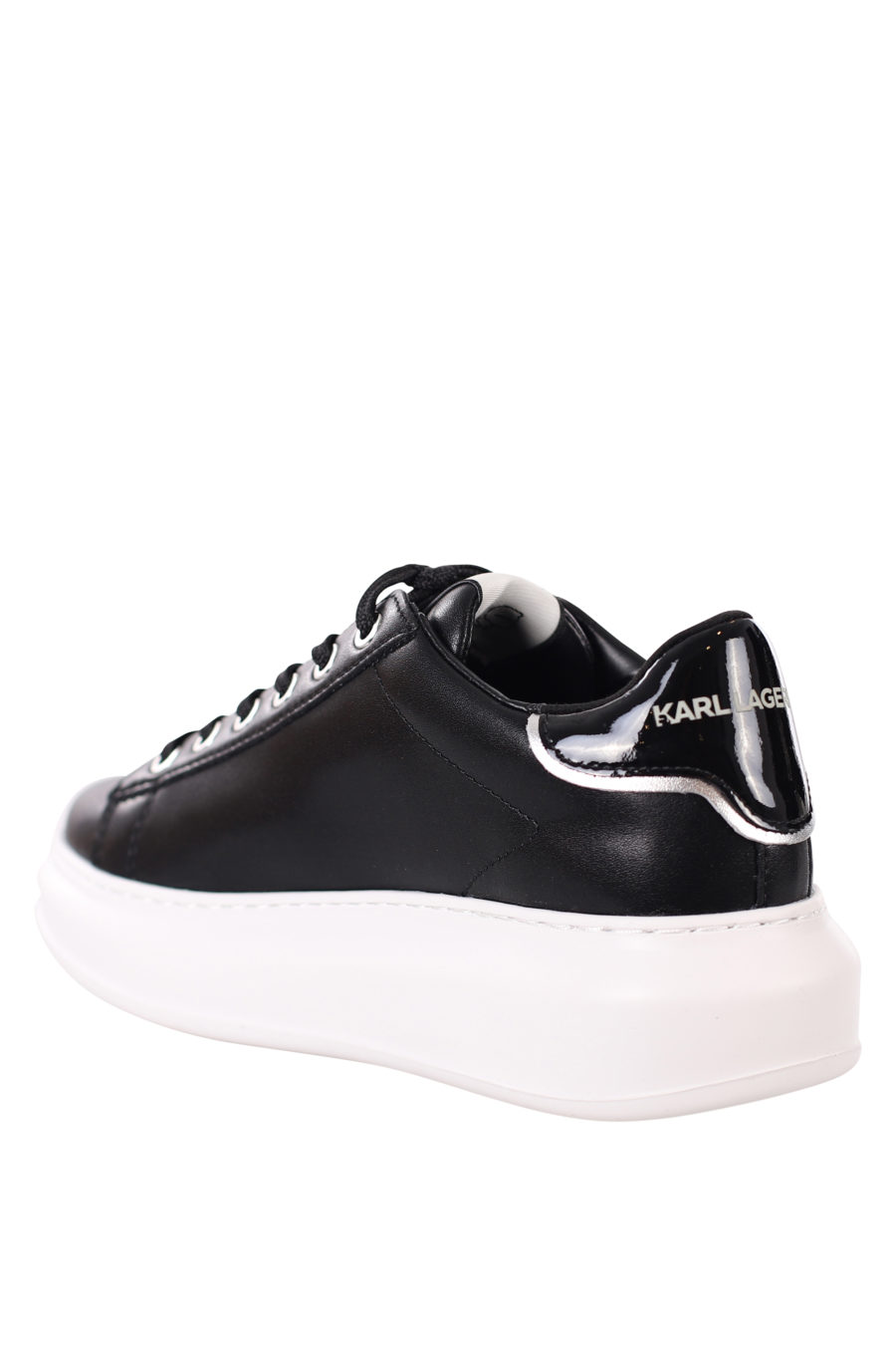 Zapatillas negras con logo en silueta blanco - IMG 0406