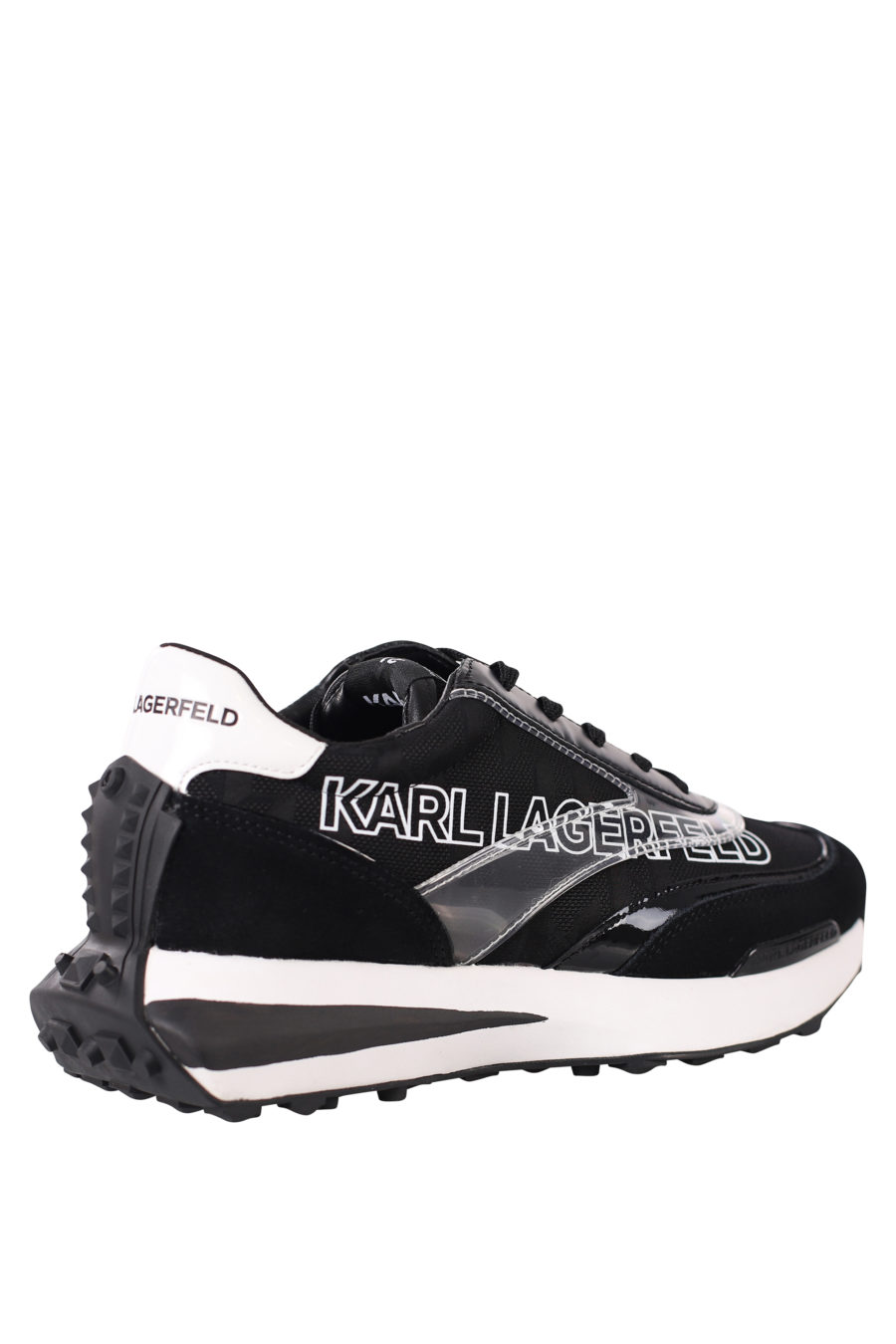 Zapatillas negras "zone" con logo blanco en silueta y suela blanca - IMG 0439