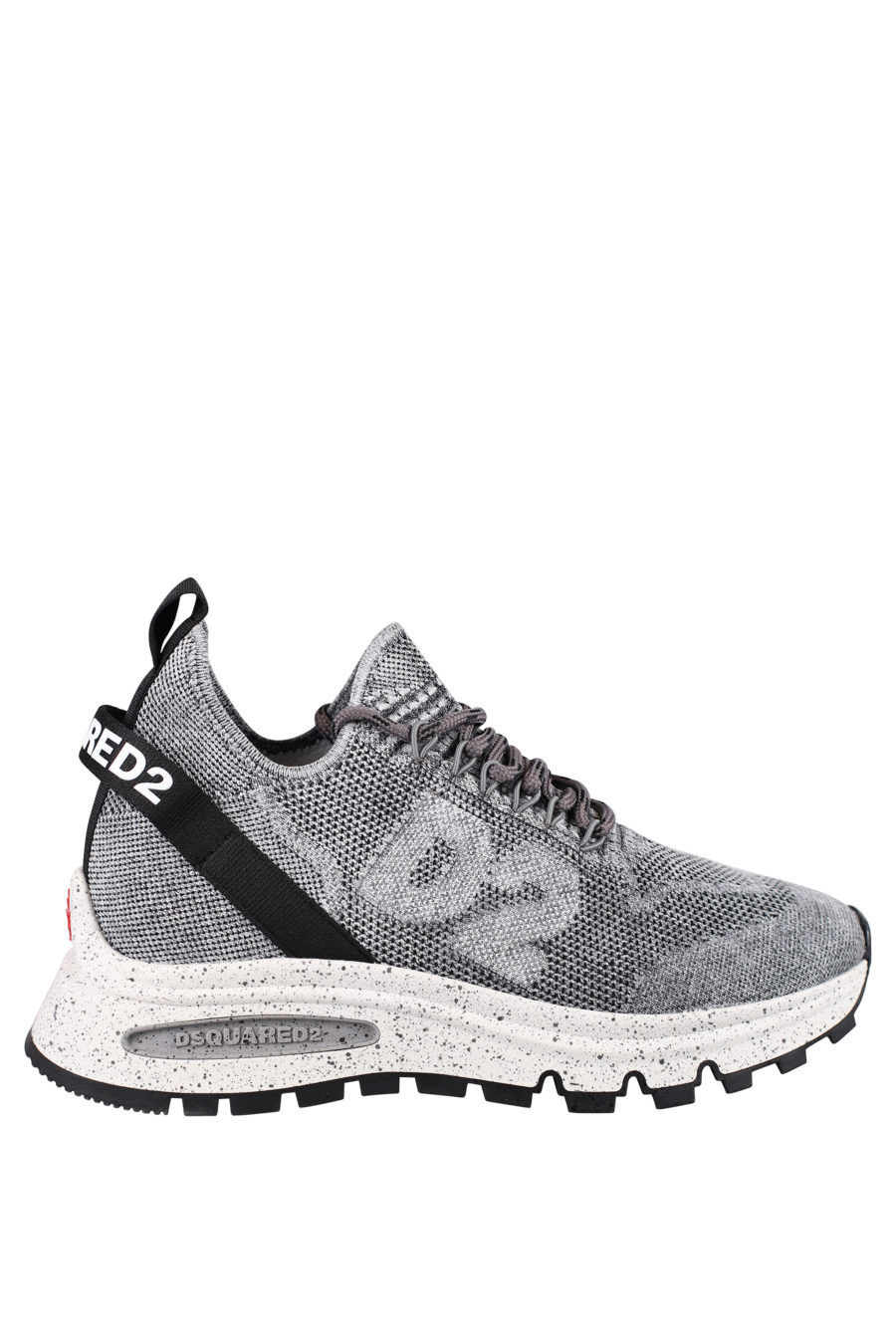 Zapatillas grises con logo pequeño blanco y "D2" - IMG 0711