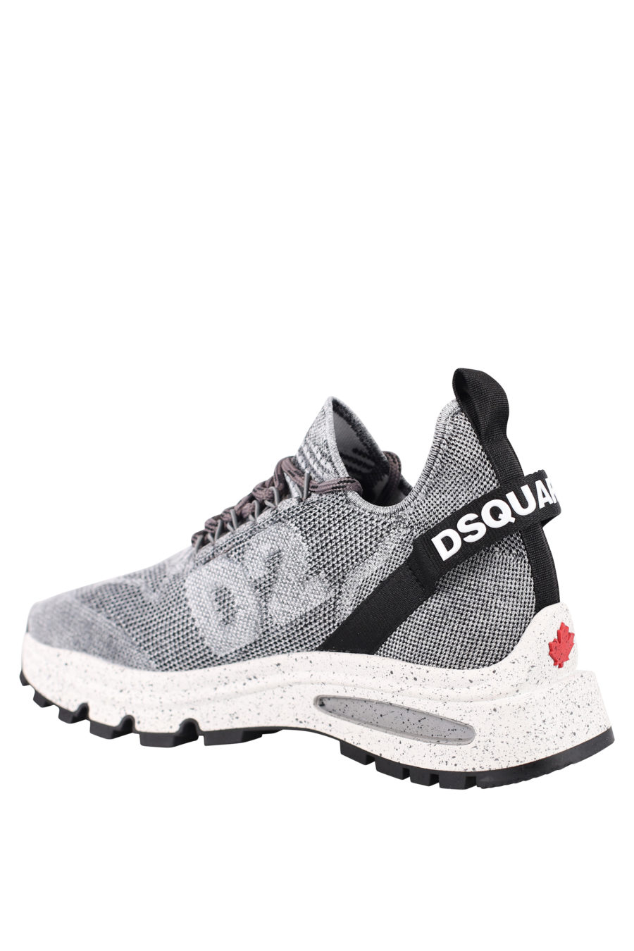 Zapatillas grises con logo pequeño blanco y "D2" - IMG 0713