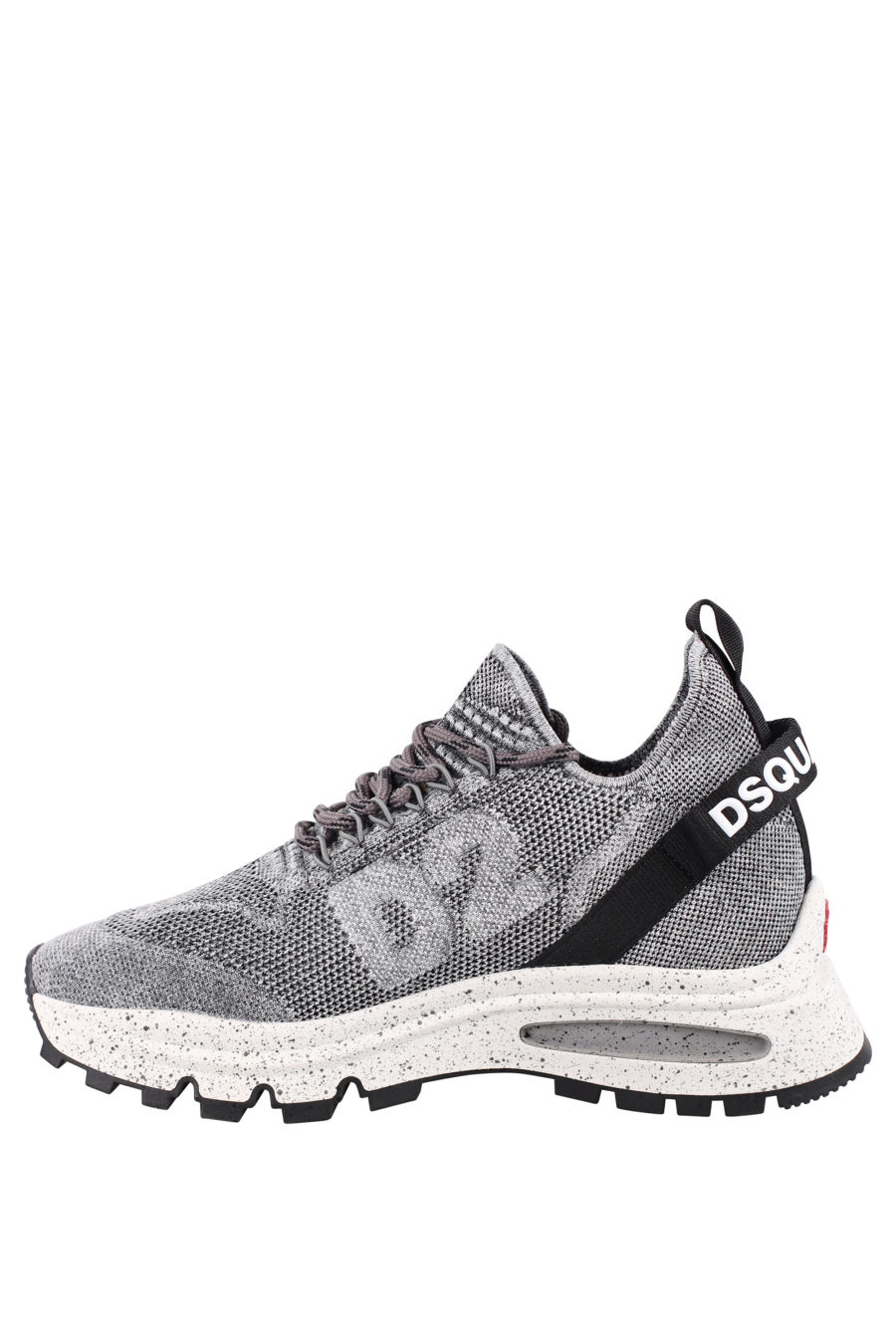 Zapatillas grises con logo pequeño blanco y "D2" - IMG 0714