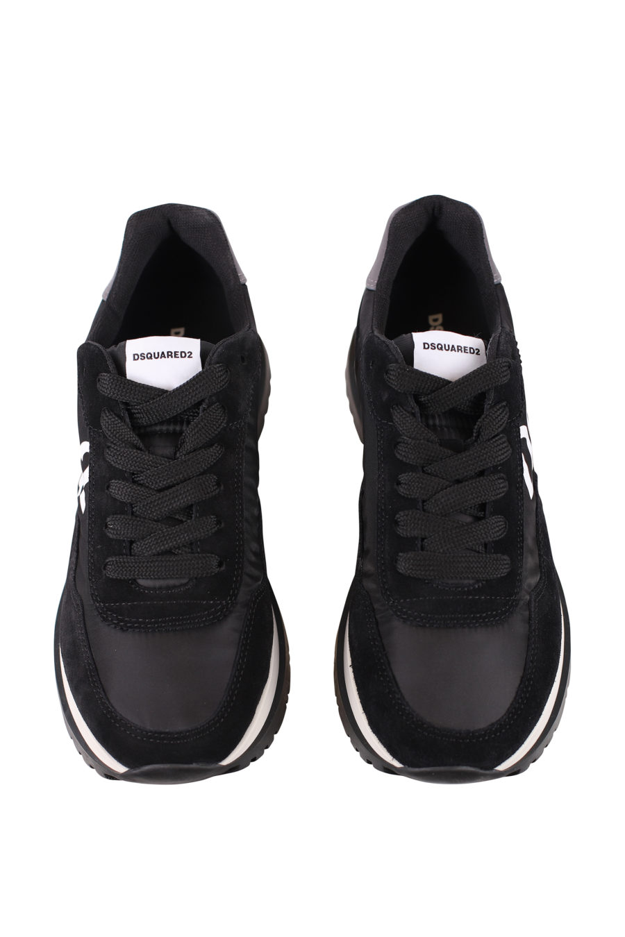 Zapatillas negras con logo diagonal blanco - IMG 0719