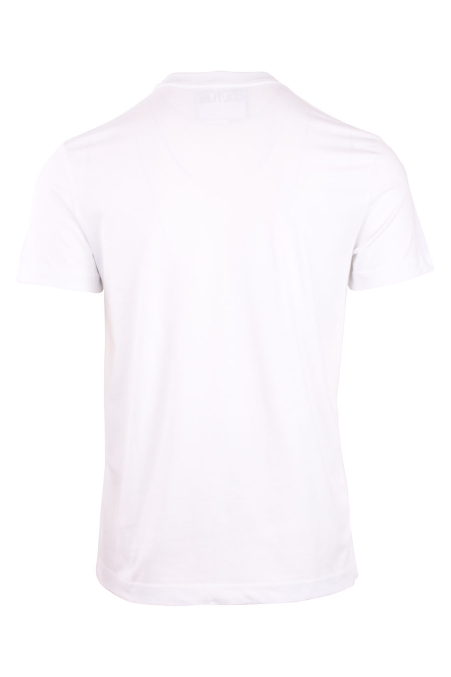 Camiseta blanca con logo en triangulo pequeño - IMG 0754