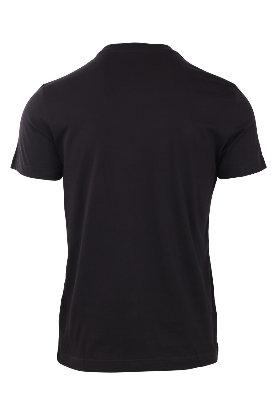 Camiseta negra con logo redondo pequeño - IMG 0780