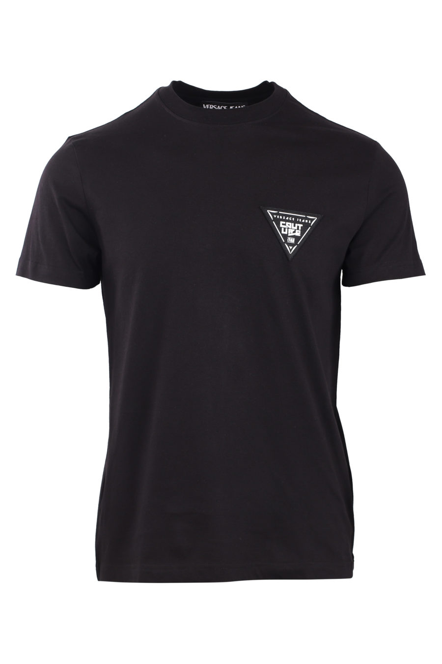 Camiseta negra con logo en triangulo pequeño - IMG 0786