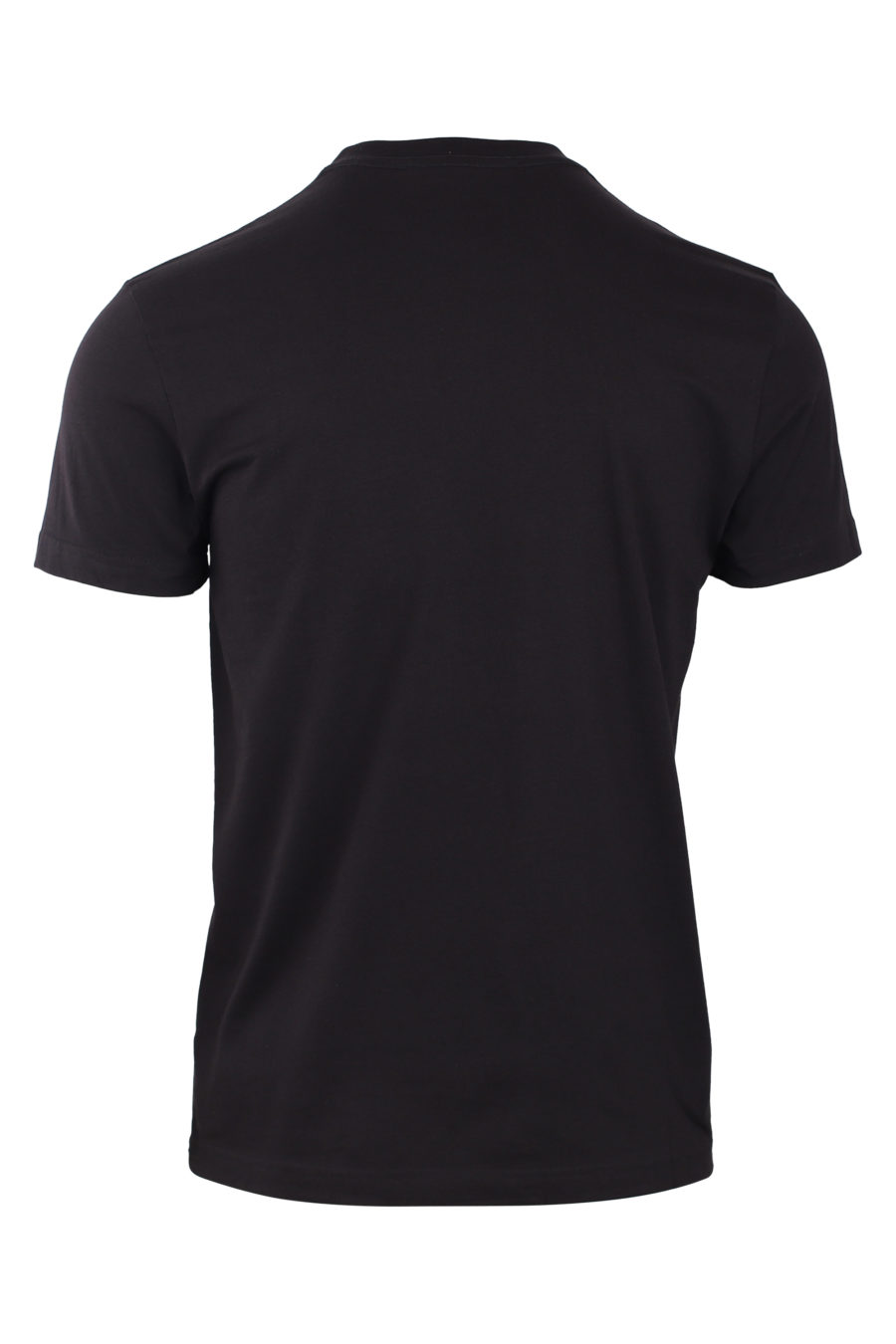 Camiseta negra con logo en triangulo pequeño - IMG 0787