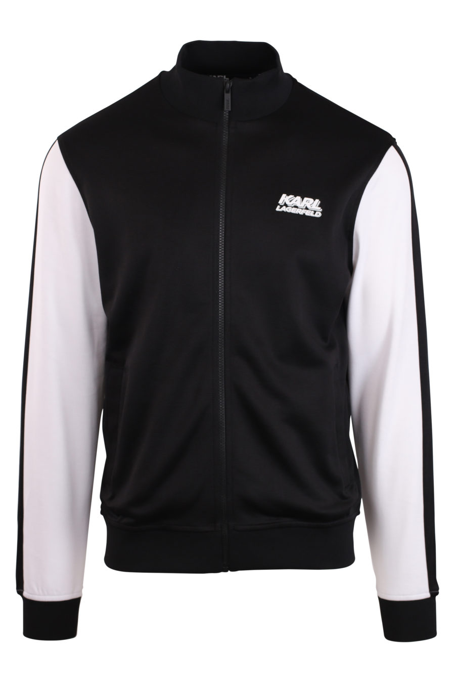 Schwarze Jacke mit weißen Ärmeln und weißem Logo - IMG 0930